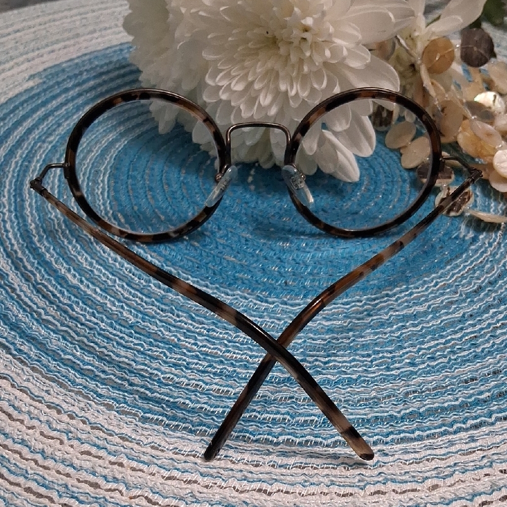 Round Tortoiseshell Glasses - Picture 3 of 13